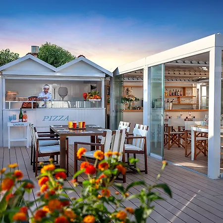ホテル Principe Dei Marmi - & 5*